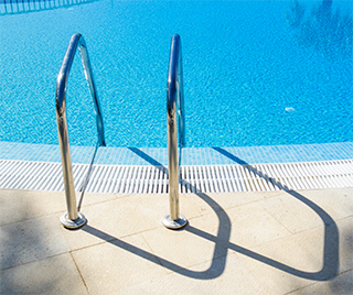 dental erosion chlorine pools